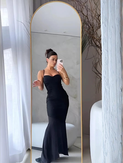 Pinterest-Spiegel mit goldenem Rahmen und Standfuß